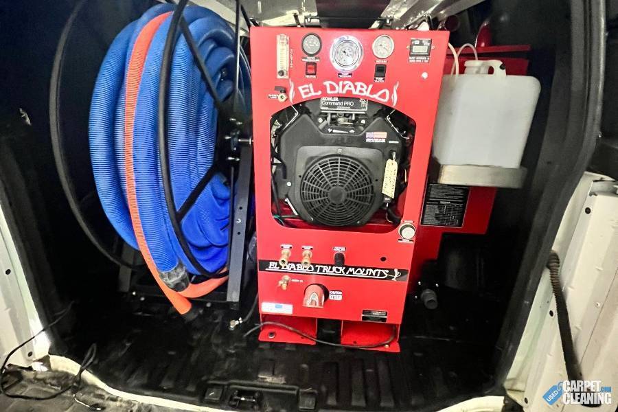 2011 Chevrolet Express 3500 4x4 - El Diablo truckmount 142 Hours