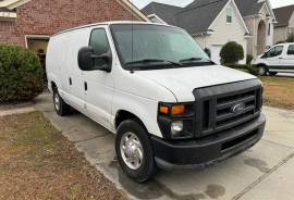 2010 Ford E250 Van /w Carpet cleaning Machine SS370