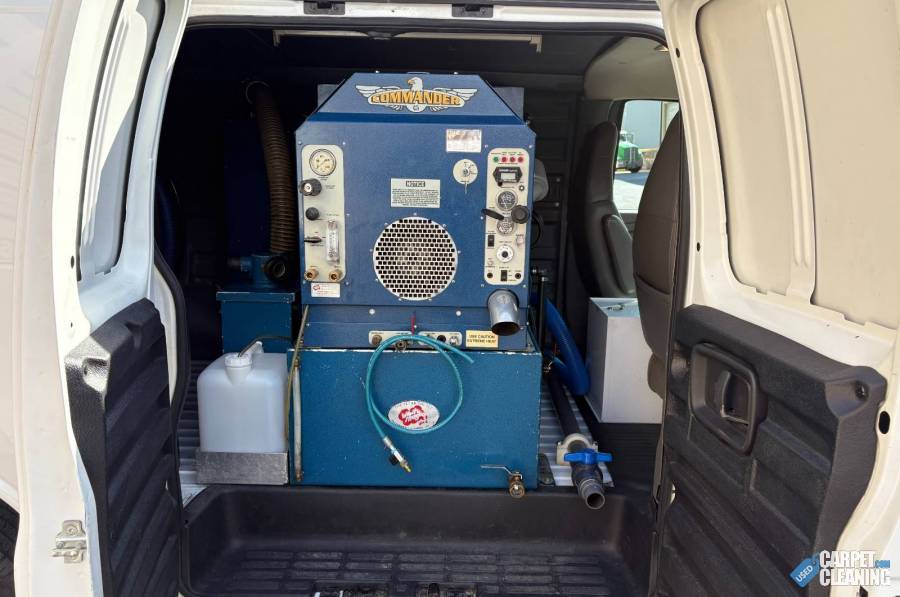 2004 Chevy Express 3500 with White Magic Commander Truckmount