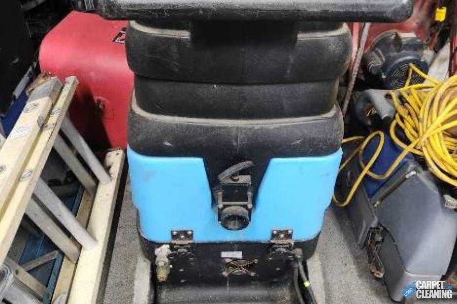 Carpet and tile cleaning machine
